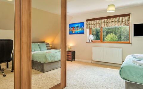 Bryncoch Retreat: Mobilia, Interior Design, Pavimentazione, Parete, Pavimento, Legna, Letto, Soffitto, Camera Da Letto, Camera