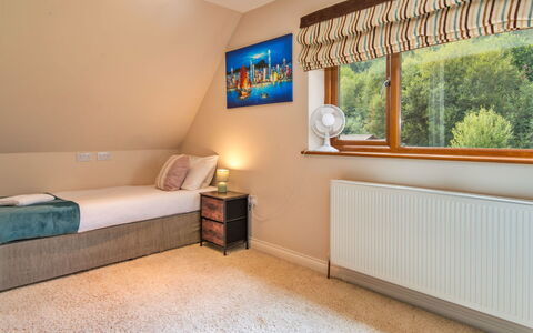 Bryncoch Retreat: Interior Design, Mobilia, Parete, Pavimentazione, Pavimento, Legna, Letto, Soffitto, Camera, Camera Da Letto