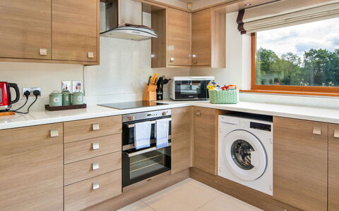 Bryncoch Lodge: Interior Design, Mobilia, Pavimentazione, Legna, Controsoffitto, Cabinetry, Cucina, Pavimento, Soffitto, Illuminazione