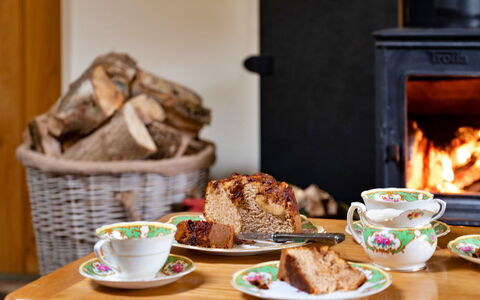 Drovers Retreat: Tavola, Serveware, Tazza, Tazza Di Caffè, Bicchieri, Teiera, Cibo, Dishware, Teacup, Porcellana