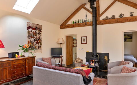 Drovers Retreat: Mobilia, Interior Design, Pavimentazione, Parete, Legna, Pavimento, Soggiorno, Focolare, Soffitto, Camera