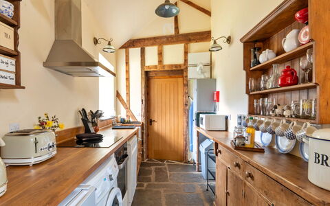 Drovers Retreat: Legna, Pavimentazione, Interior Design, Mobilia, Cucina, Color Legno, Latifoglie, Soffitto, Cabinetry, Controsoffitto