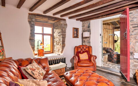 Waen Fechan: Mobilia, Parete, Interior Design, Legna, Casa, Pavimentazione, Illuminazione, Camera, Soggiorno, Casa