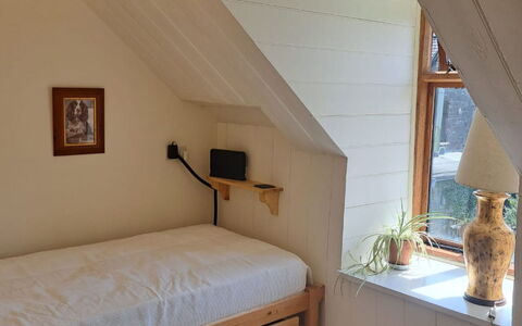 Waen Fechan: Mobilia, Interior Design, Pavimento, Pavimentazione, Letto, Camera Da Letto, Parete, Legna, Camera, Tessile