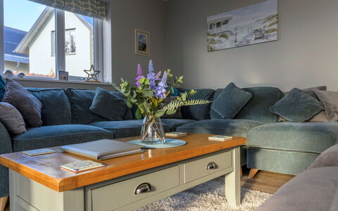 Tan-Y-Foel: Mobilia, Interior Design, Pavimentazione, Divano, Legna, Pavimento, Soggiorno, Camera, Casa, Cornice