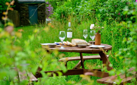 Tafarn Trip: Mobilia, Tavolo, Mobili Da Esterno, Estate, Tavolo Esterno, Tavola, Giardino, Sedia, Primavera, Tavolo Da Picnic