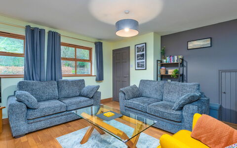 Riverstone Cottage: Mobilia, Interior Design, Divano, Pavimentazione, Pavimento, Soggiorno, Casa, Camera, Appartamento
