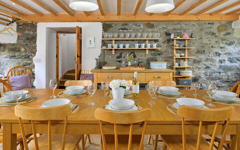Gladstone: Mobilia, Interior Design, Pavimentazione, Legna, Tavolo, Sedia, Cucina & Sala Da Pranzo Tavolo, Soffitto, Sala Da Pranzo, Illuminazione