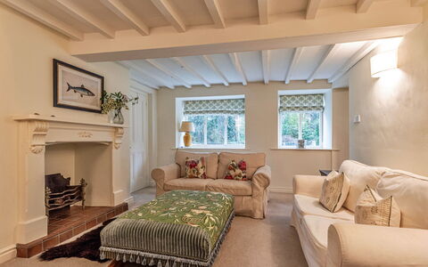 Dolhyfryd Lodge: Mobilia, Interior Design, Parete, Divano, Pavimentazione, Legna, Pavimento, Soffitto, Camera, Soggiorno