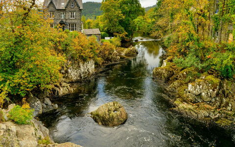 Bod Gwynedd: Corpo D'Acqua, Natura, Alveo, Paesaggio Naturale, Vegetazione, Banca, Paesaggio, Stream, Area Rurale