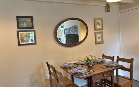 Pen-Y-Groes: Mobilia, Interior Design, Parete, Legna, Tavolo, Sala Da Pranzo, Pavimentazione, Cornice, Cucina & Sala Da Pranzo Tavolo, Camera