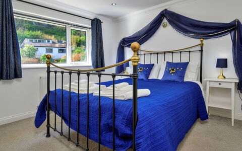 Dyffryn: Mobilia, Interior Design, Camera Da Letto, Letto, Illuminazione, Casa, Pavimentazione, Bedding, Soffitto, Lenzuolo
