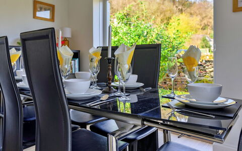 Dyffryn: Mobilia, Interior Design, Tavolo, Sala Da Pranzo, Cucina & Sala Da Pranzo Tavolo, Sedia, Pavimentazione, Illuminazione, Casa, Pavimento
