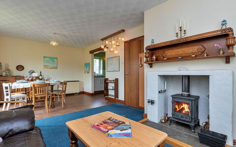 Nant Y Mynydd: Mobilia, Legna, Pavimentazione, Soffitto, Interior Design, Pavimento, Casa, Soggiorno, Camera, Sedia