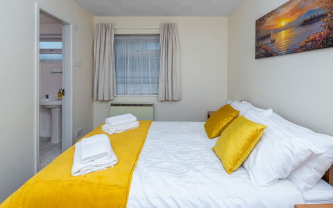 Nant Y Mynydd: Appartamento, Bedding, Camera Da Letto, Lenzuolo, Letto, Hotel, Telaio Del Letto, Cuscino