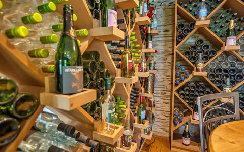Jabajak Vineyard: Bottiglia, Azienda Vinicola, Mensola, Scaffalature, Bottiglia Di Vino, Vino, Bottiglia Di Vetro