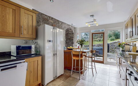 Old Barn at Ormidale House: Pavimentazione, Mobilia, Interior Design, Legna, Pavimento, Controsoffitto, Cucina, Soffitto, Cabinetry, Camera