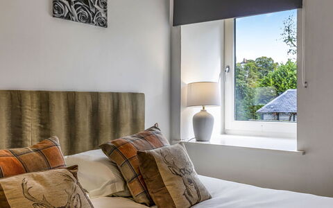 Old Barn at Ormidale House: Letto, Interior Design, Mobilia, Bedding, Camera Da Letto, Lenzuolo, Parete, Biancheria, Camera, Legna