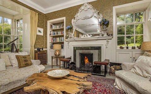 Ormidale House: Mobilia, Interior Design, Parete, Soggiorno, Legna, Divano, Casa, Pavimentazione, Focolare, Camera