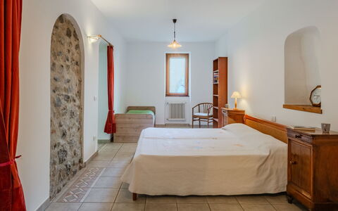 La Finestra sul Lago: Parete, Mobilia, Interior Design, Soffitto, Pavimentazione, Pavimento, Camera Da Letto, Letto, Camera, Illuminazione