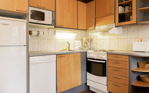 Koli Country Club B 7: Elettrodomestico Da Cucina, Cucina, Apparecchio Major, Legna, Pavimentazione, Controsoffitto, Interior Design, Cabinetry, Pavimento, Mobilia