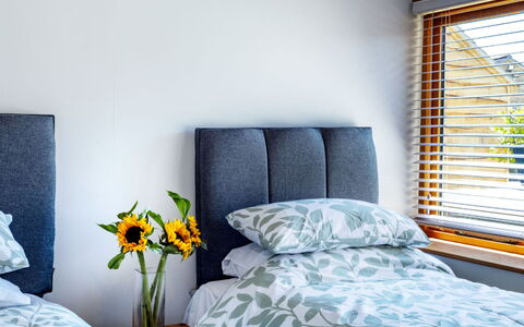 The Cottages Collection at Rusty Lane Farm: Mobilia, Letto, Camera Da Letto, Bedding, Interior Design, Lenzuolo, Biancheria, Legna, Pavimento, Tessile