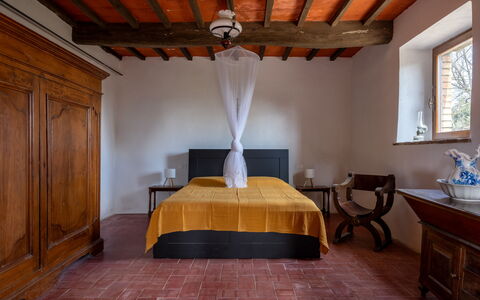 Casa Amelia, Pool, Casole Elsa, Monti: Mobilia, Interior Design, Pavimentazione, Letto, Camera Da Letto, Parete, Pavimento, Legna, Soffitto, Camera
