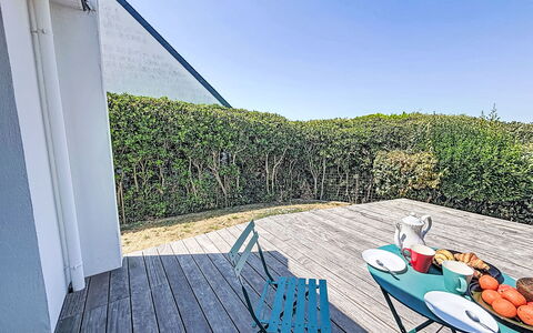 Beg en Aud: Blu, Luce Del Sole, Mobili Da Esterno, Shade, Landscaping, Recinzione, Hedge, Balcone, Eco Hotel, Passerella