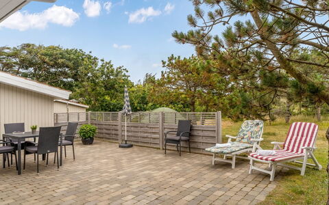 Jale - 300M from the Sea: Mobili Da Esterno, Mobilia, Lotto, Sedia, Shade, Giardino, Tavolo Esterno, Terrazza, Deck