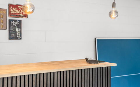 Filippine - 800M from the Sea: Pavimento, Soffitto, Piscina, Ricorrere, Design, Sedia, Illuminazione Diurna, Hotel, Villa, Attico