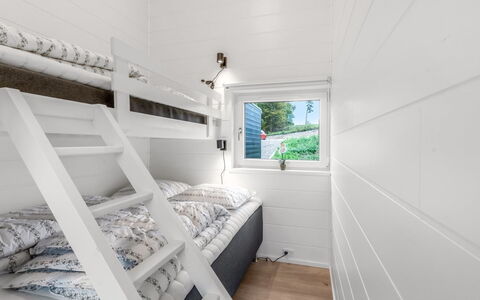 Filippine - 800M from the Sea: Casa, Letto A Castello, Camera Da Letto, Illuminazione Diurna, Bedding, Plank, Dormitorio, Letto, Congelamento