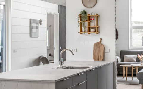 Filippine - 800M from the Sea: Mobilia, Pavimentazione, Controsoffitto, Cucina, Legna, Interior Design, Elettrodomestico Da Cucina, Pavimento, Cabinetry, Elettrodomestico