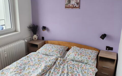 Elizabeth: Letto, Mobilia, Camera Da Letto, Bedding, Lenzuolo, Interior Design, Biancheria, Camera, Tessile, Pavimento