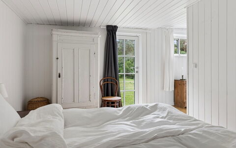 Brynja - 2.5Km from the Sea: Camera Da Letto, Legna, Interior Design, Pavimentazione, Mobilia, Soffitto, Pavimento, Letto, Lenzuolo, Bedding