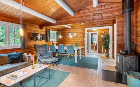 Marjanna - 500M to the Fjord: Legna, Casa, Soffitto, Interior Design, Villetta, Log Cabin, Mobilia, Porta, Soggiorno, Latifoglie