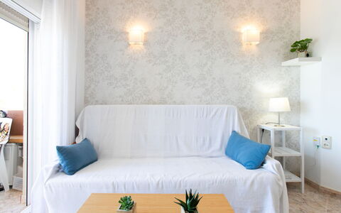 Gondolas Tropical: Mobilia, Interior Design, Parete, Pavimento, Pavimentazione, Divano, Tessile, Camera, Soggiorno, Appartamento
