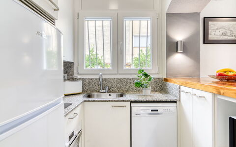 Antonia: Elettrodomestico Da Cucina, Cucina, Controsoffitto, Apparecchio Major, Elettrodomestico, Cabinetry, Interior Design, Mobilia, Frigorifero, Casa