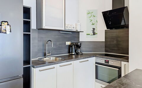Mariva: Elettrodomestico Da Cucina, Cucina, Controsoffitto, Cabinetry, Apparecchio Major, Mobilia, Interior Design, Elettrodomestico, Pavimentazione, Legna