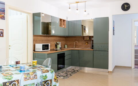 Casa Dell'Ulivo: Mobilia, Cucina, Cabinetry, Controsoffitto, Interior Design, Elettrodomestico Da Cucina, Pavimentazione, Apparecchio Major, Legna, Pavimento