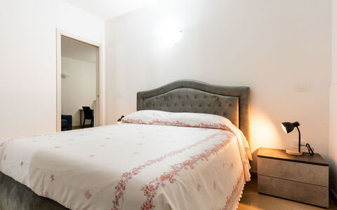 Casa Dell'Ulivo: Letto, Mobilia, Bedding, Interior Design, Camera Da Letto, Lenzuolo, Pavimento, Parete, Legna, Pavimentazione