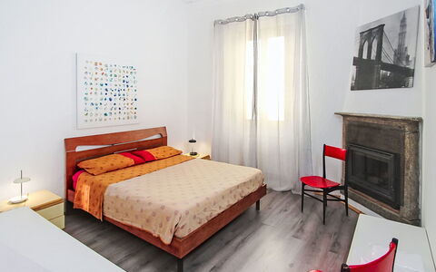 Verbania 695: Letto, Mobilia, Interior Design, Camera Da Letto, Pavimentazione, Pavimento, Lenzuolo, Bedding, Camera, Legna