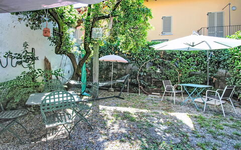Verbania 695: Mobilia, Mobili Da Esterno, Sedia, Tavolo Esterno, Backyard, Cortile, Giardino, Shade, Cortile, Pianta Della Casa