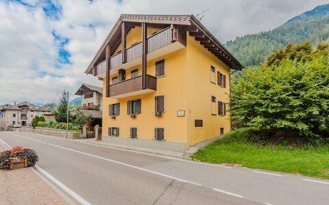Federica: Costruzione, Casa, Zona Residenziale, Casa, Architettura, Collina, Tetto, Insediamento Umano, Catena Montuosa, Villaggio