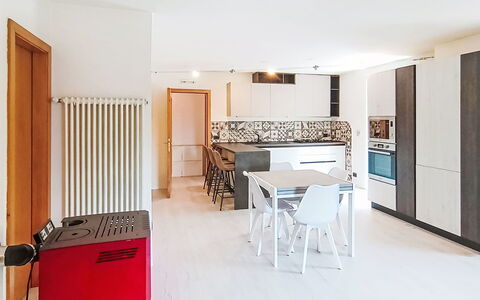 Federica: Pavimentazione, Interior Design, Mobilia, Pavimento, Legna, Soffitto, Camera, Illuminazione, Cucina, Appartamento