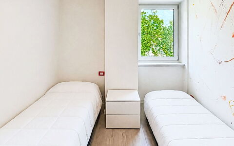 Federica: Parete, Pavimentazione, Pavimento, Interior Design, Camera Da Letto, Appartamento, Letto, Camera, Soffitto, Bedding
