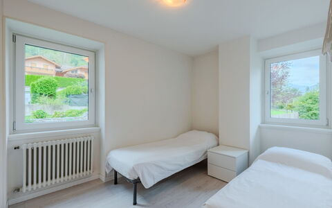Federica: Camera Da Letto, Soffitto, Appartamento, Letto, Lenzuolo, Bedding, Telaio Del Letto, Biancheria, Color Legno, Illuminazione Diurna