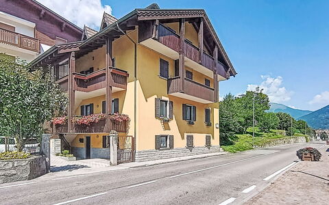 Federica: Zona Residenziale, Quartiere, Casa, Casa, Insediamento Umano, Balcone, Villaggio, Sobborgo, Paesino Di Montagna