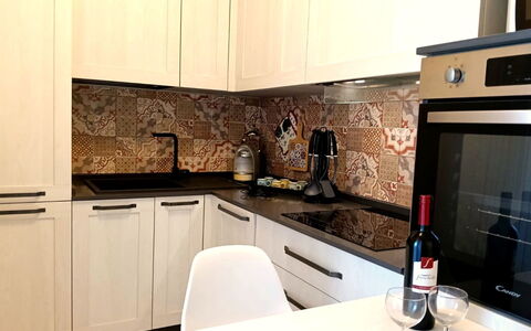 Oasi Blocco a: Cucina, Elettrodomestico Da Cucina, Controsoffitto, Apparecchio Major, Cabinetry, Legna, Stufa, Cucina Stufa, Interior Design, Pavimentazione