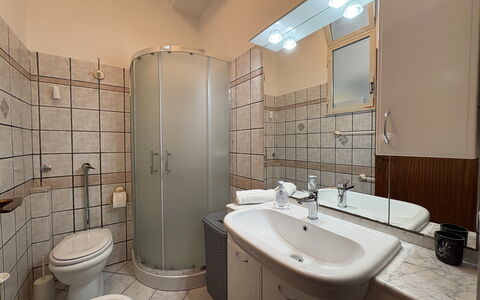Sole Mare Sicilia: Bagno, Idraulico Fixture, Interior Design, Lavandino Del Bagno, Pavimentazione, Pavimento, Lavello, Camera, Gabinetto, Rubinetto