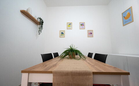 Sole Mare Sicilia: Mobilia, Parete, Interior Design, Legna, Tavolo, Pavimentazione, Cucina & Sala Da Pranzo Tavolo, Pavimento, Illuminazione, Sala Da Pranzo